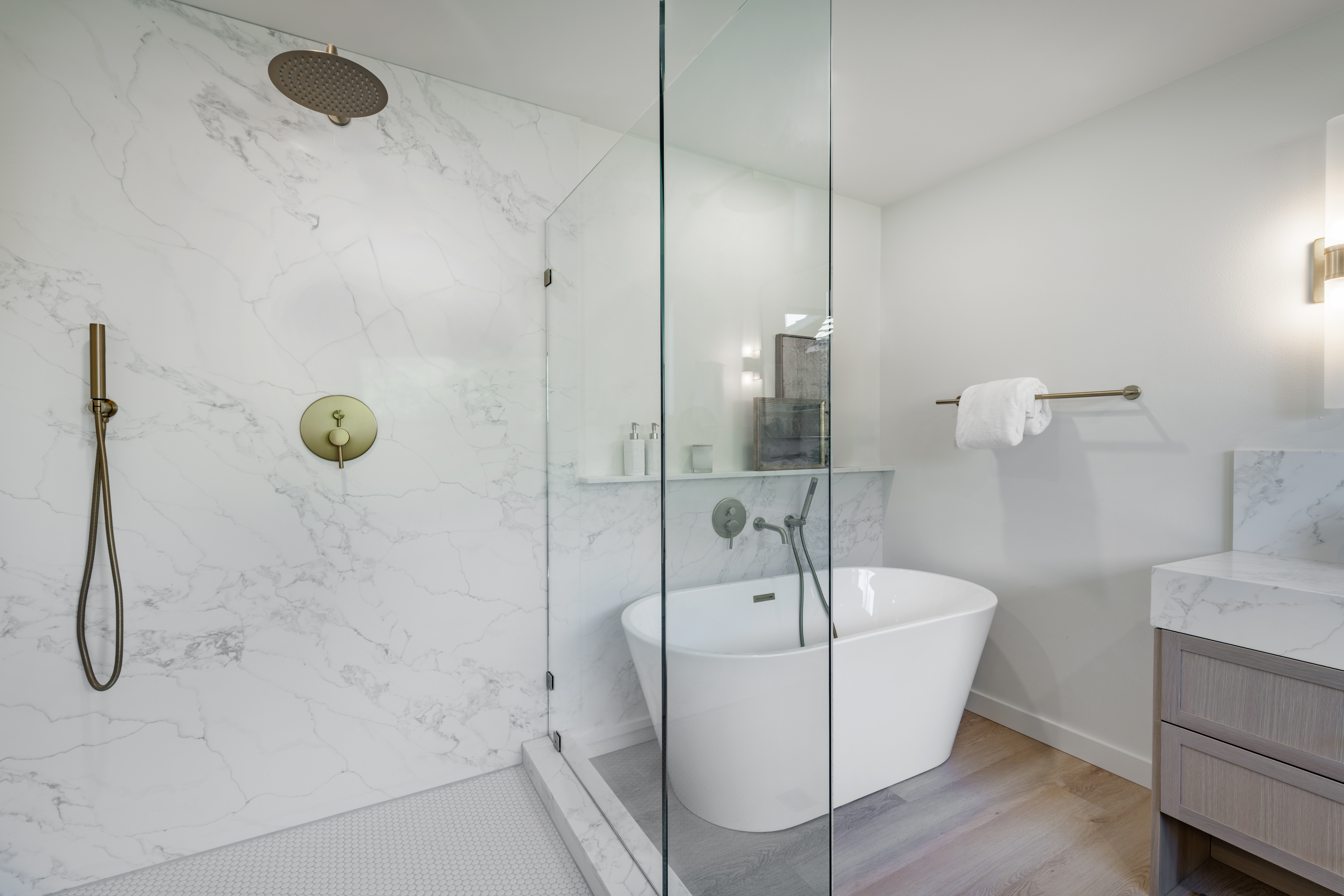 Grey bath freestanding tub