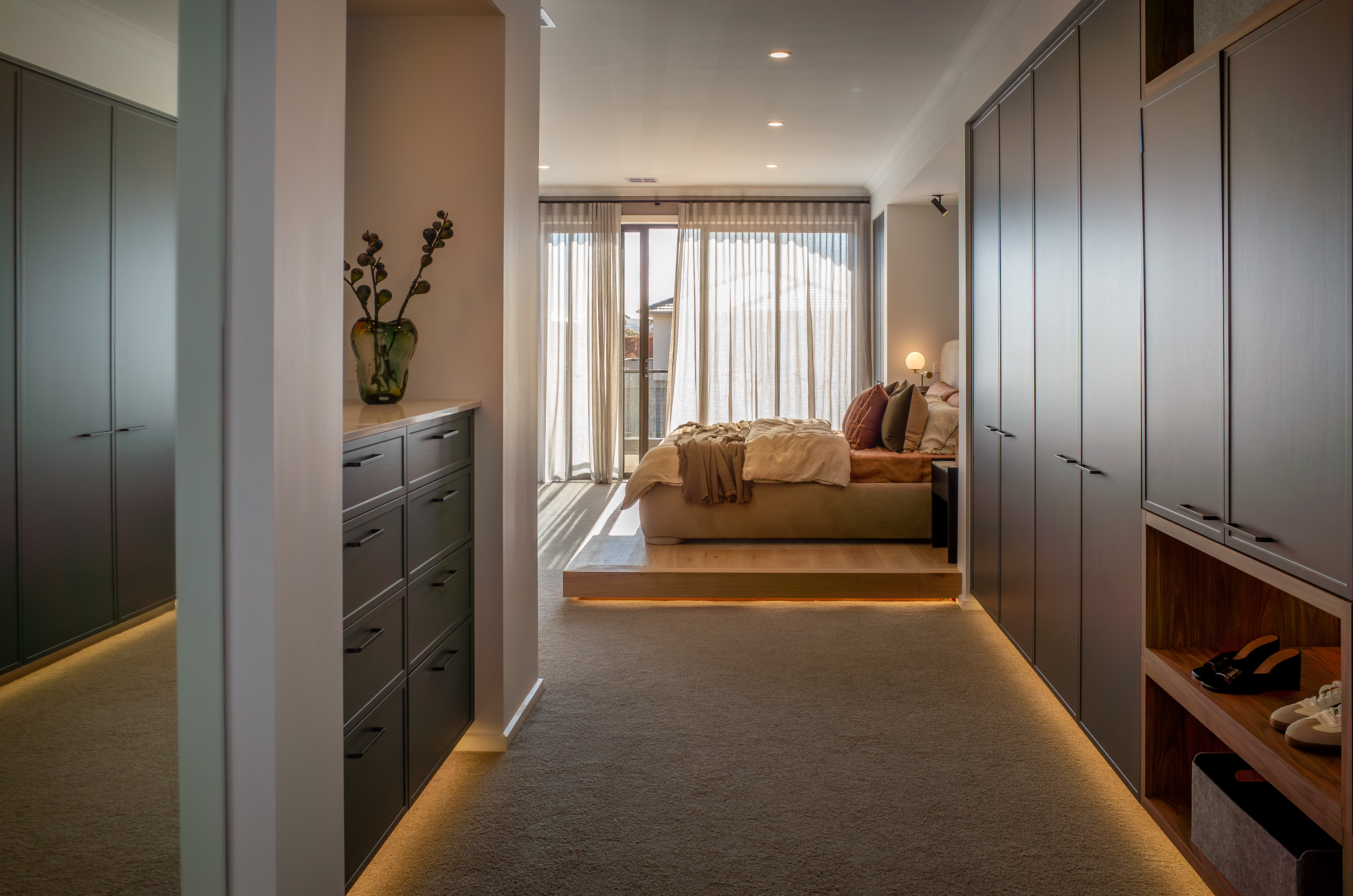 Walk-through wardrobe